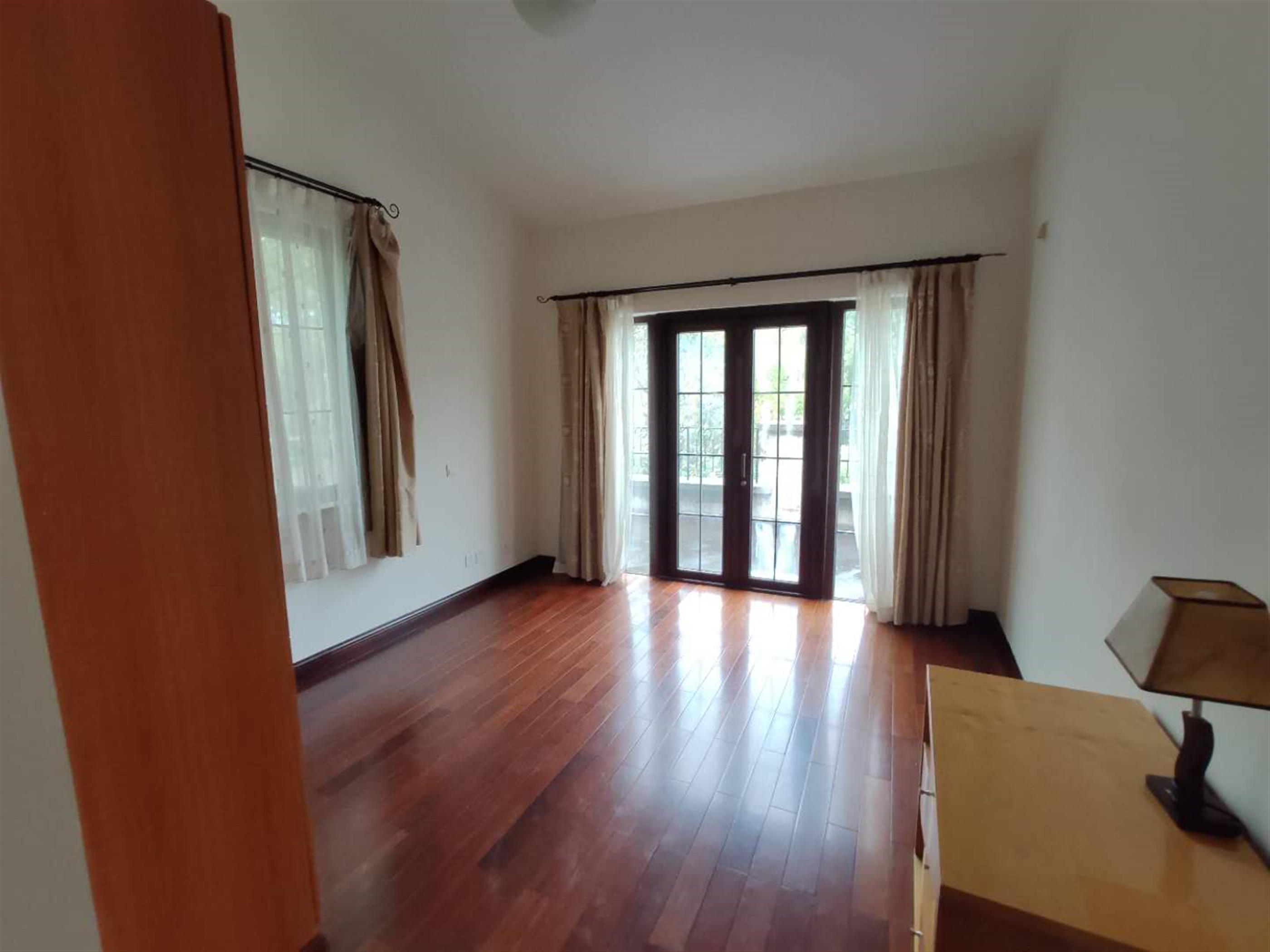 large bedroom Fabulous 4BR Villa for Rent in Shanghai’s Rancho Santa Fe Nr International Schools