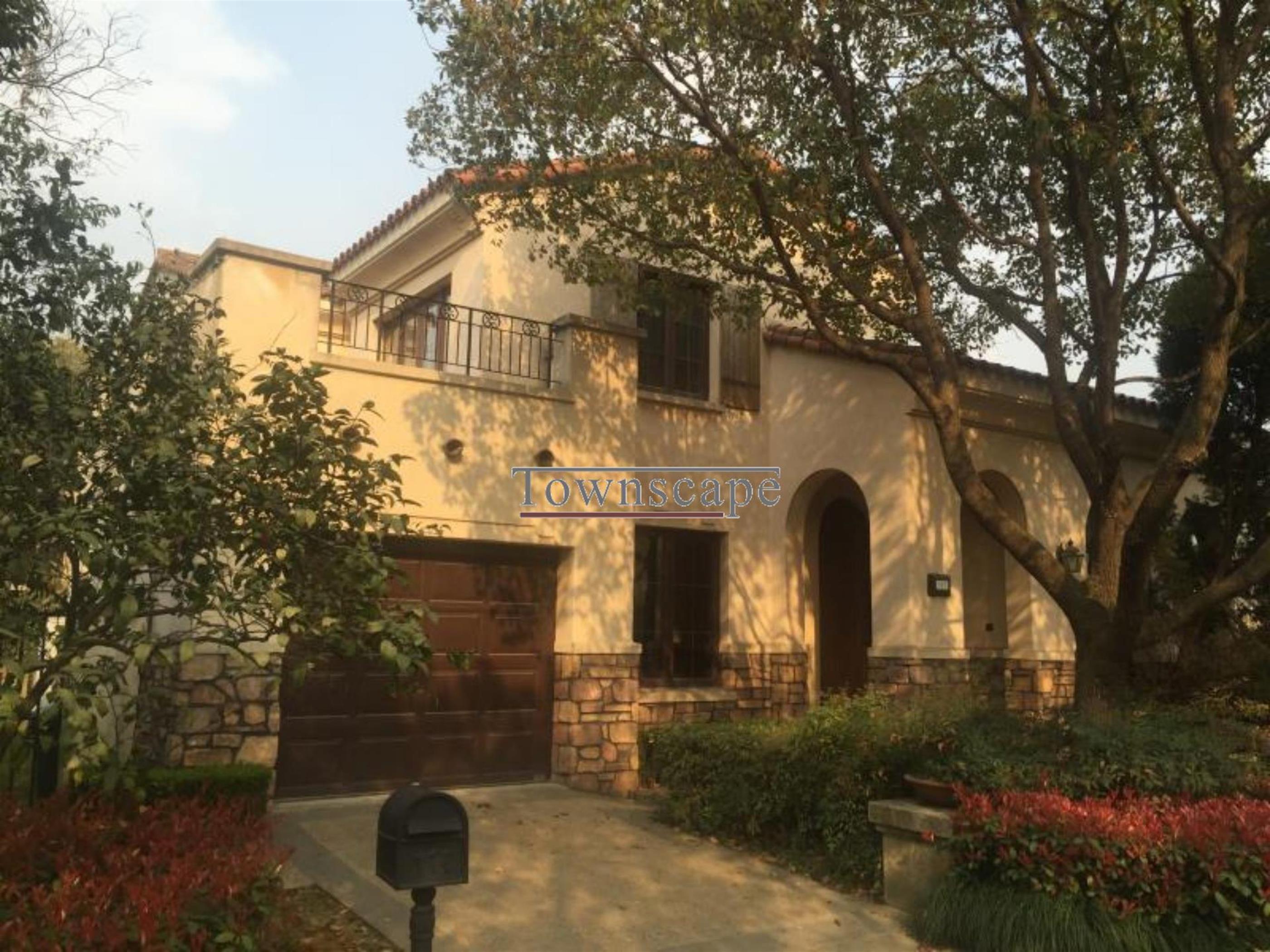 Beautiful architecture Fabulous 4BR Villa for Rent in Shanghai’s Rancho Santa Fe Nr International Schools