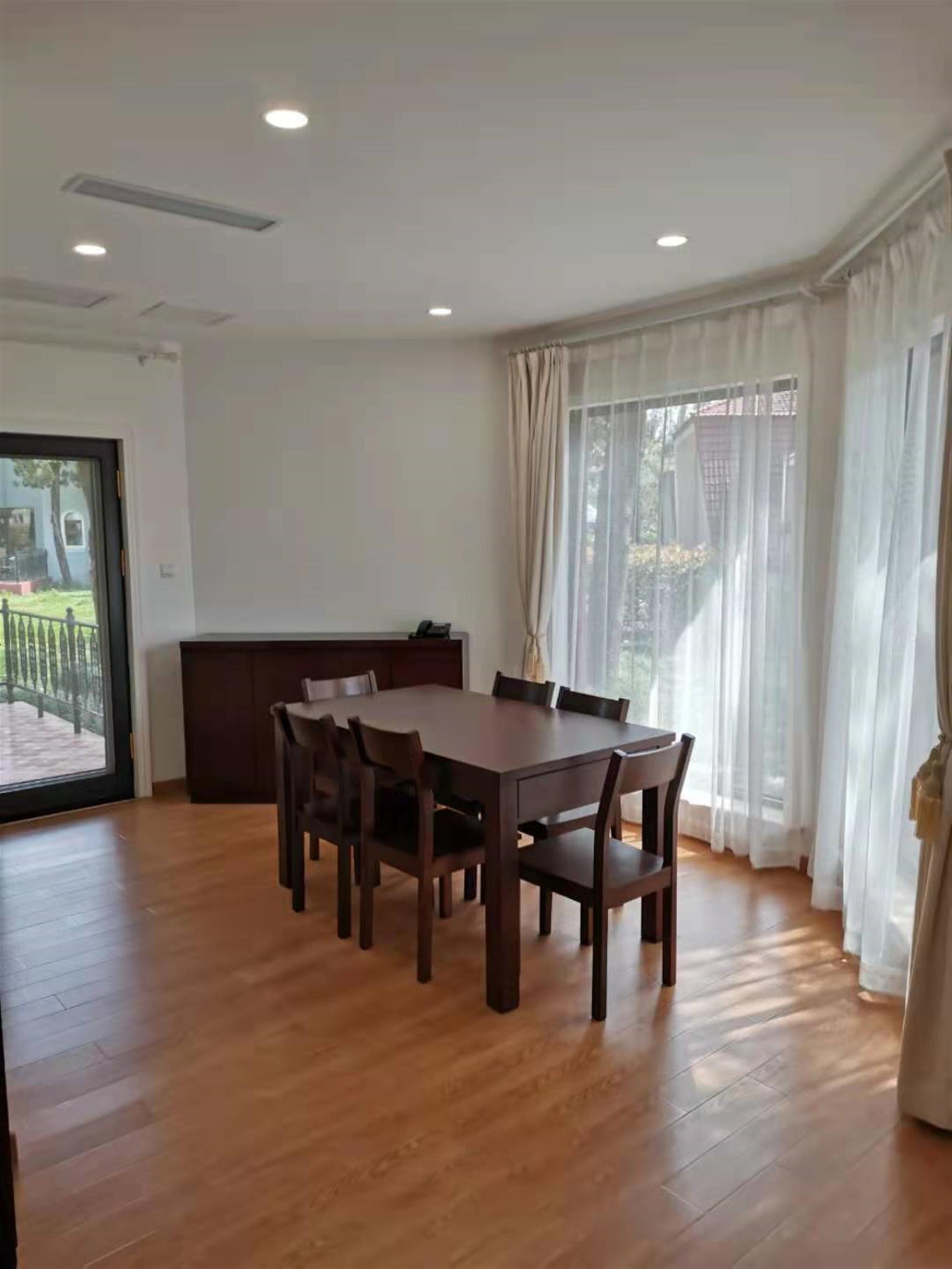 large space Bright Spacious Convenient 4BR Villa nr LN 10 for Rent near Shanghai Zoo