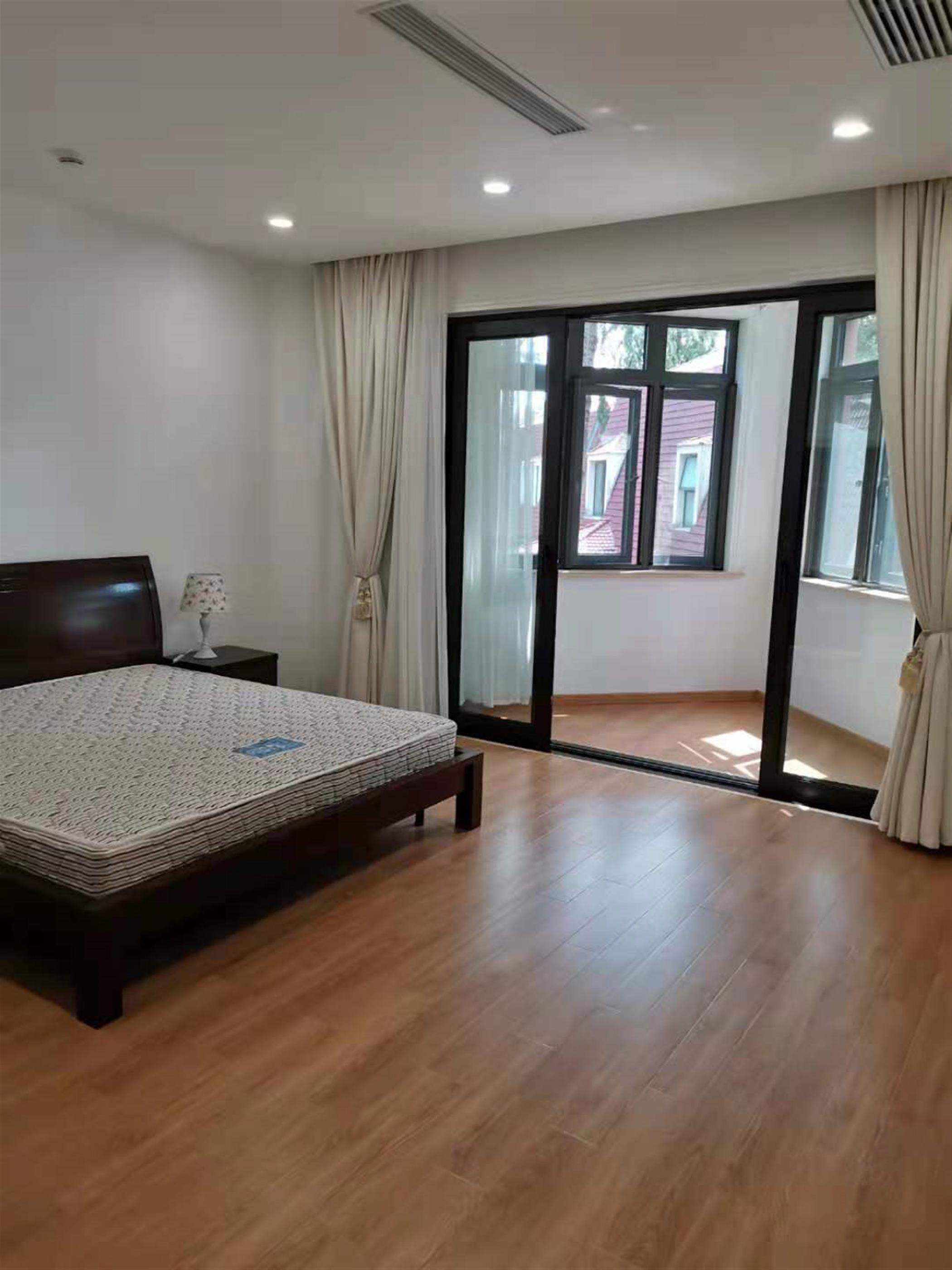 bedroom balcony Bright Spacious Convenient 4BR Villa nr LN 10 for Rent near Shanghai Zoo