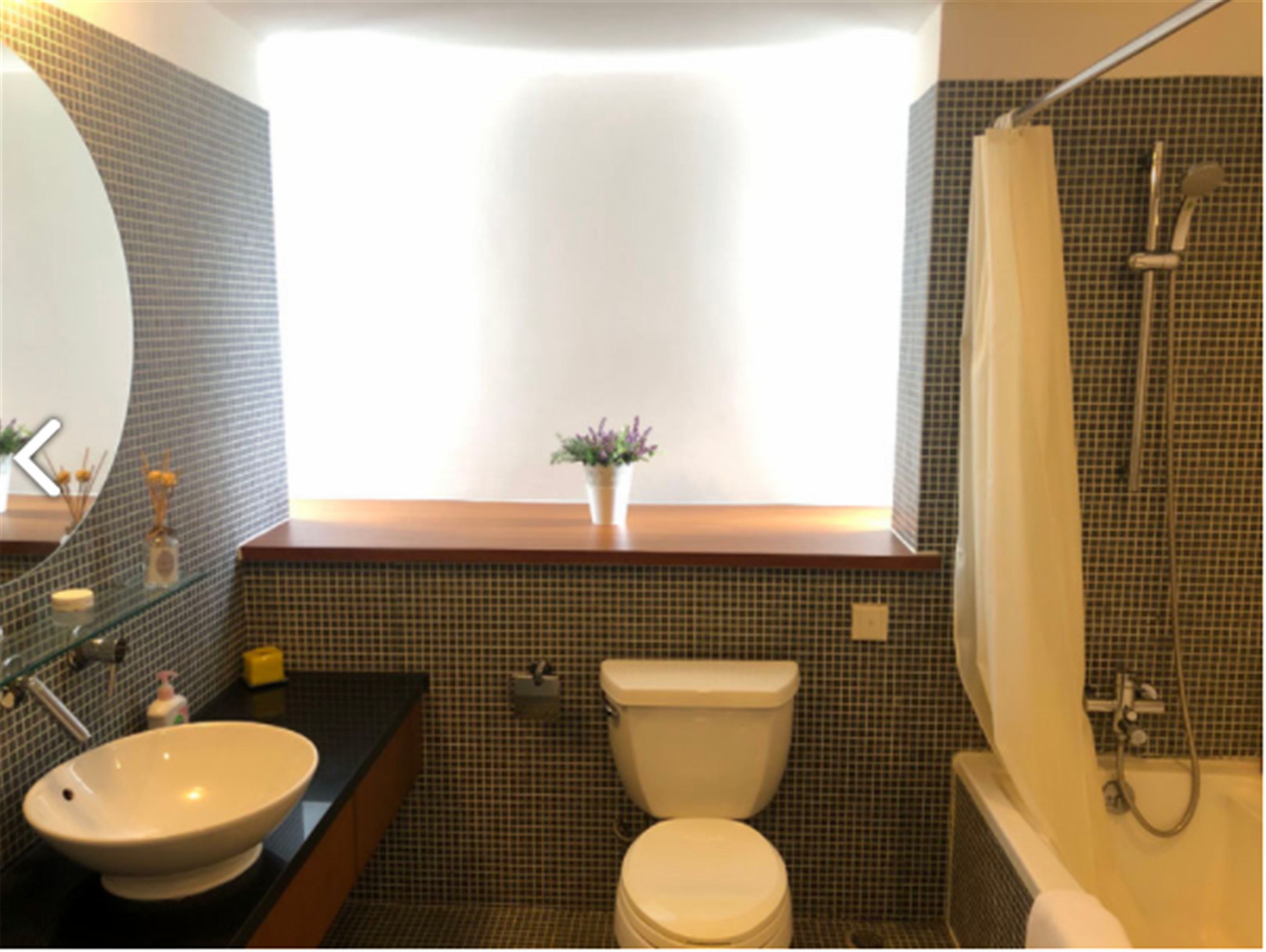 bathroom Spacious Convenient 4BR Lux Garden Villa nr LN 10 Shanghai Zoo for Rent