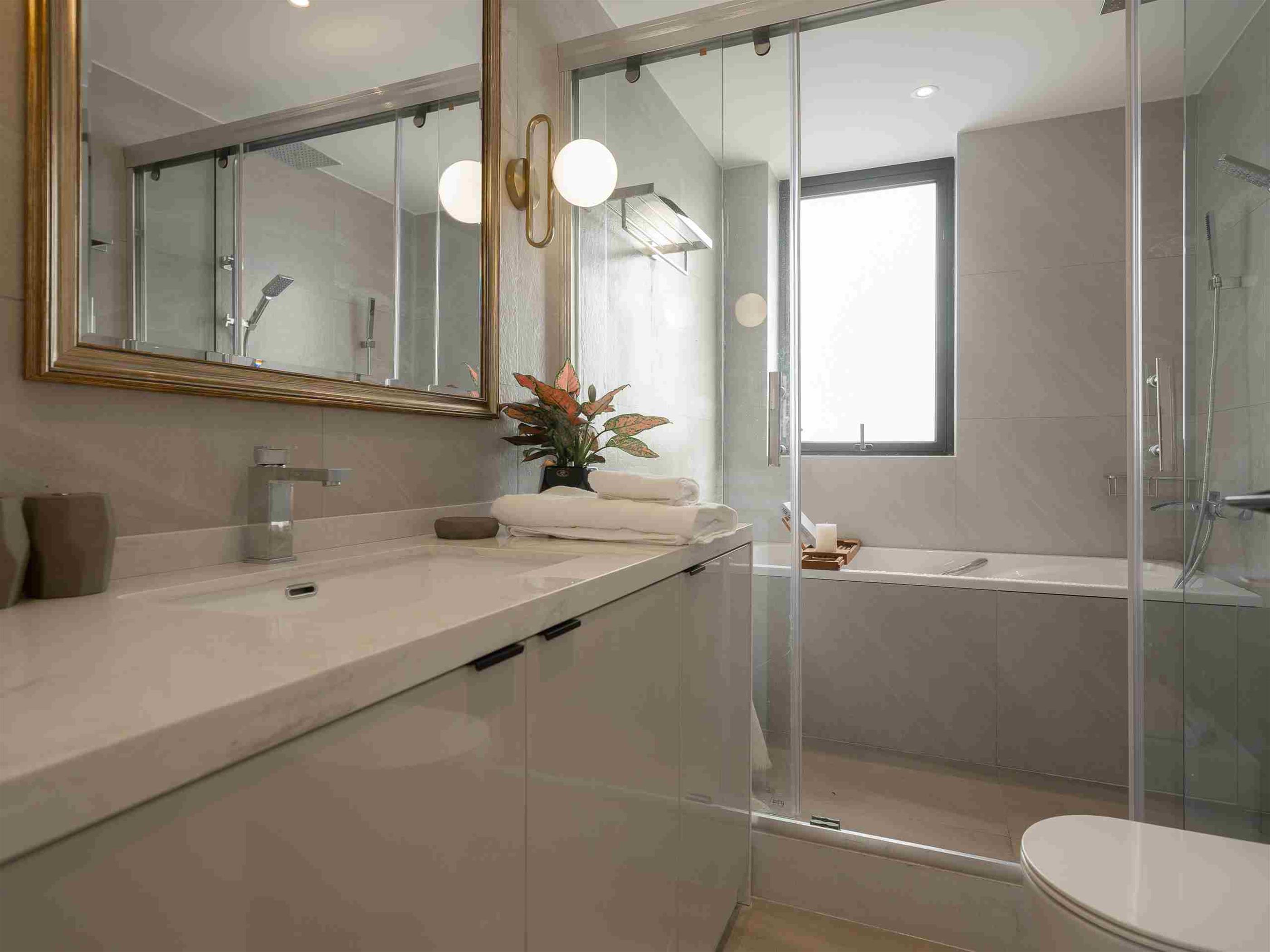 bathtub Gorgeous Modern FFC 4BR Lux Apartment nr LN 1/10/12 for Rent in Shanghai