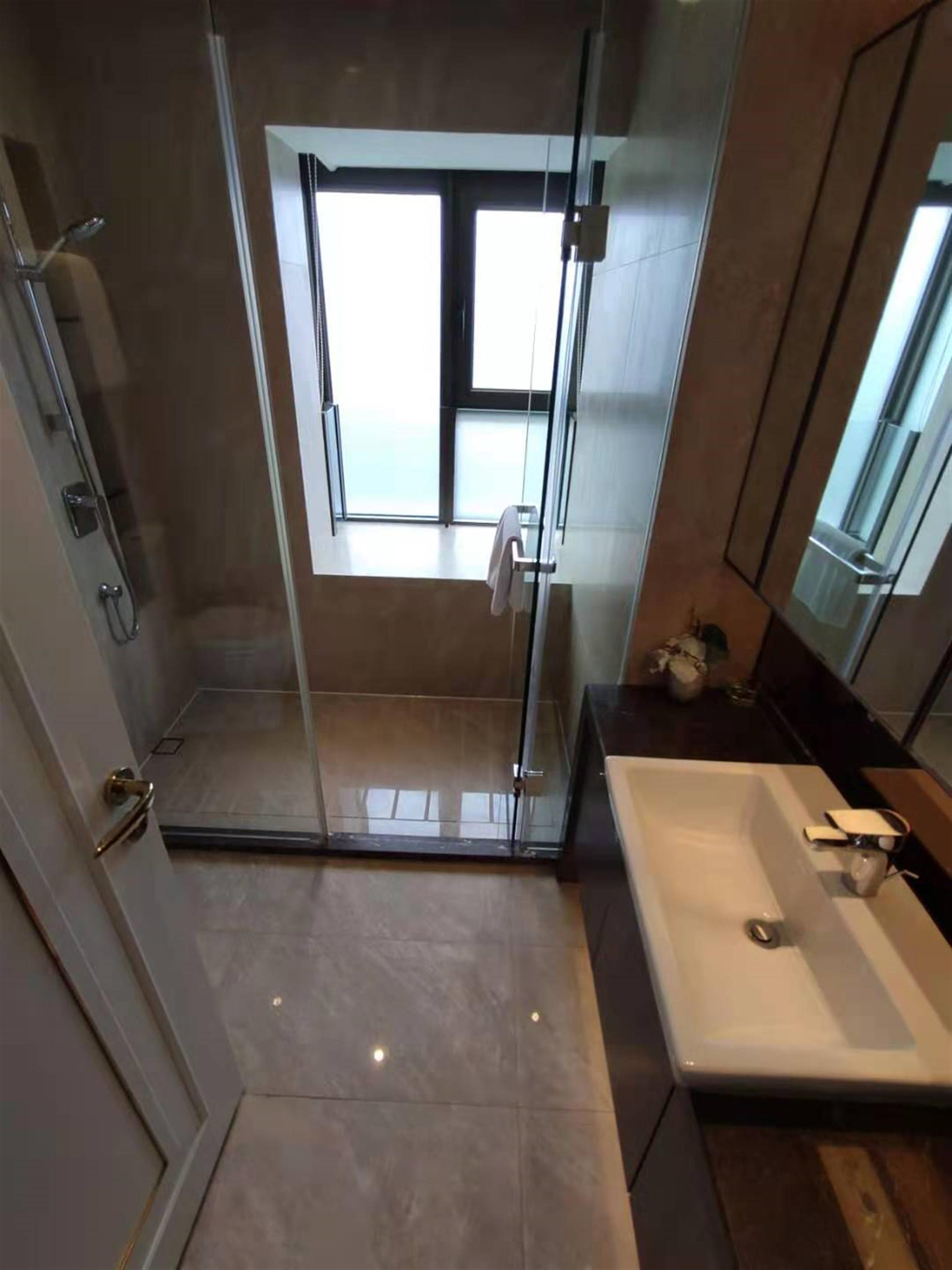Master Bathroom Luxurious FFC 3BR+Office Service Apartment nr LN 1/9/10/12 for Rent in Shanghai