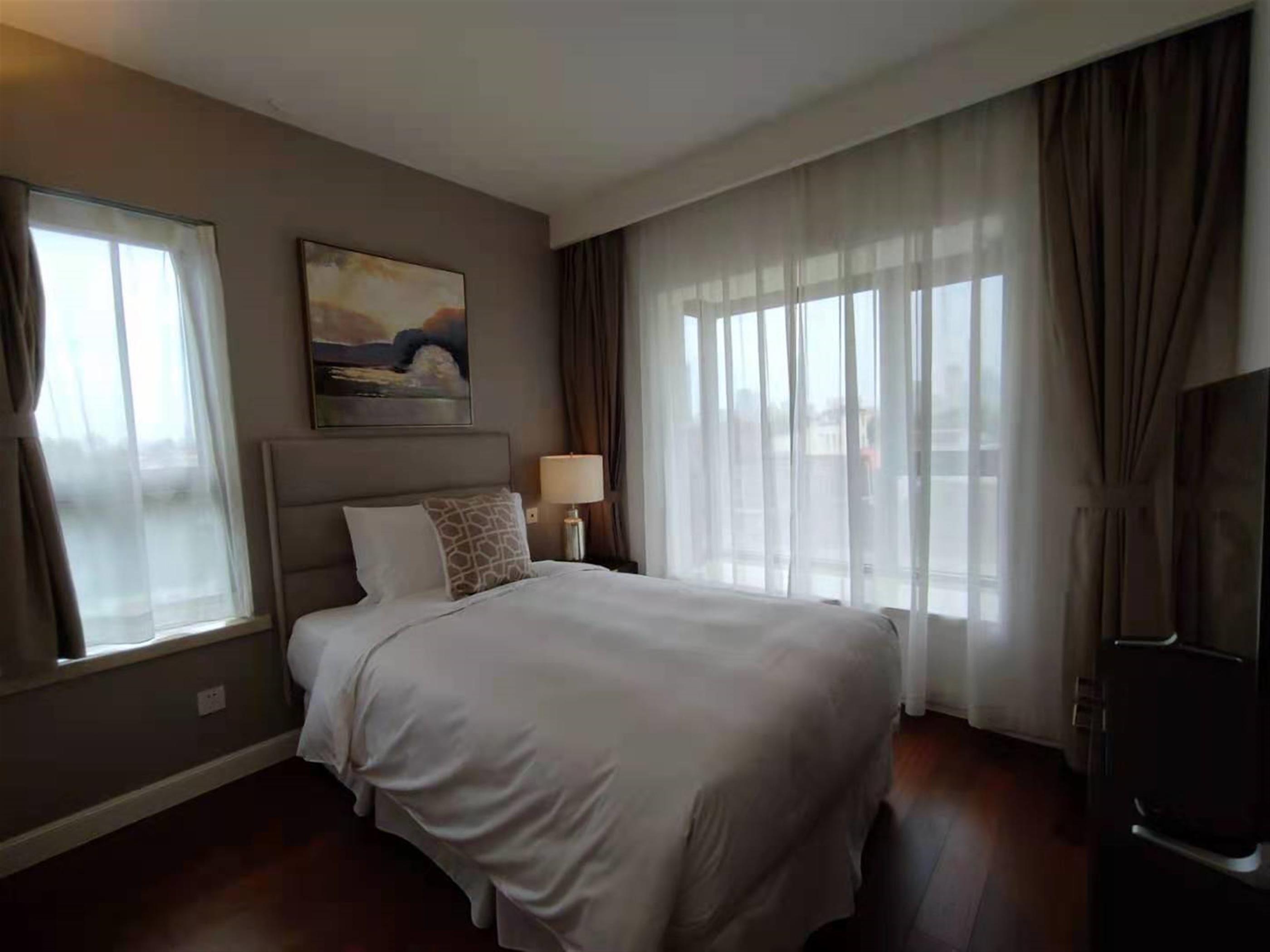 3rd bedroom Luxurious FFC 3BR+Office Service Apartment nr LN 1/9/10/12 for Rent in Shanghai