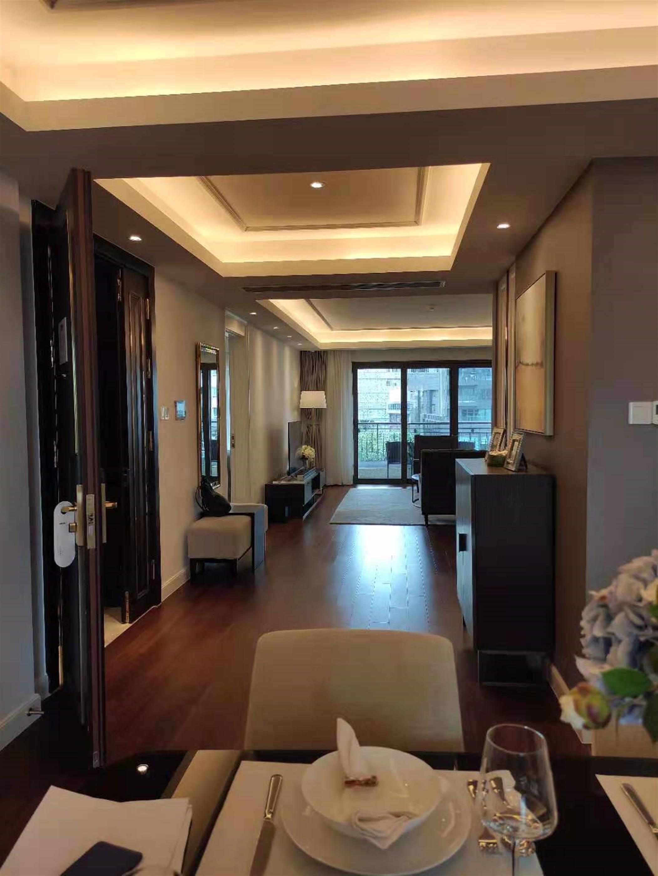 Large Living Area Luxurious FFC 3BR+Office Service Apartment nr LN 1/9/10/12 for Rent in Shanghai