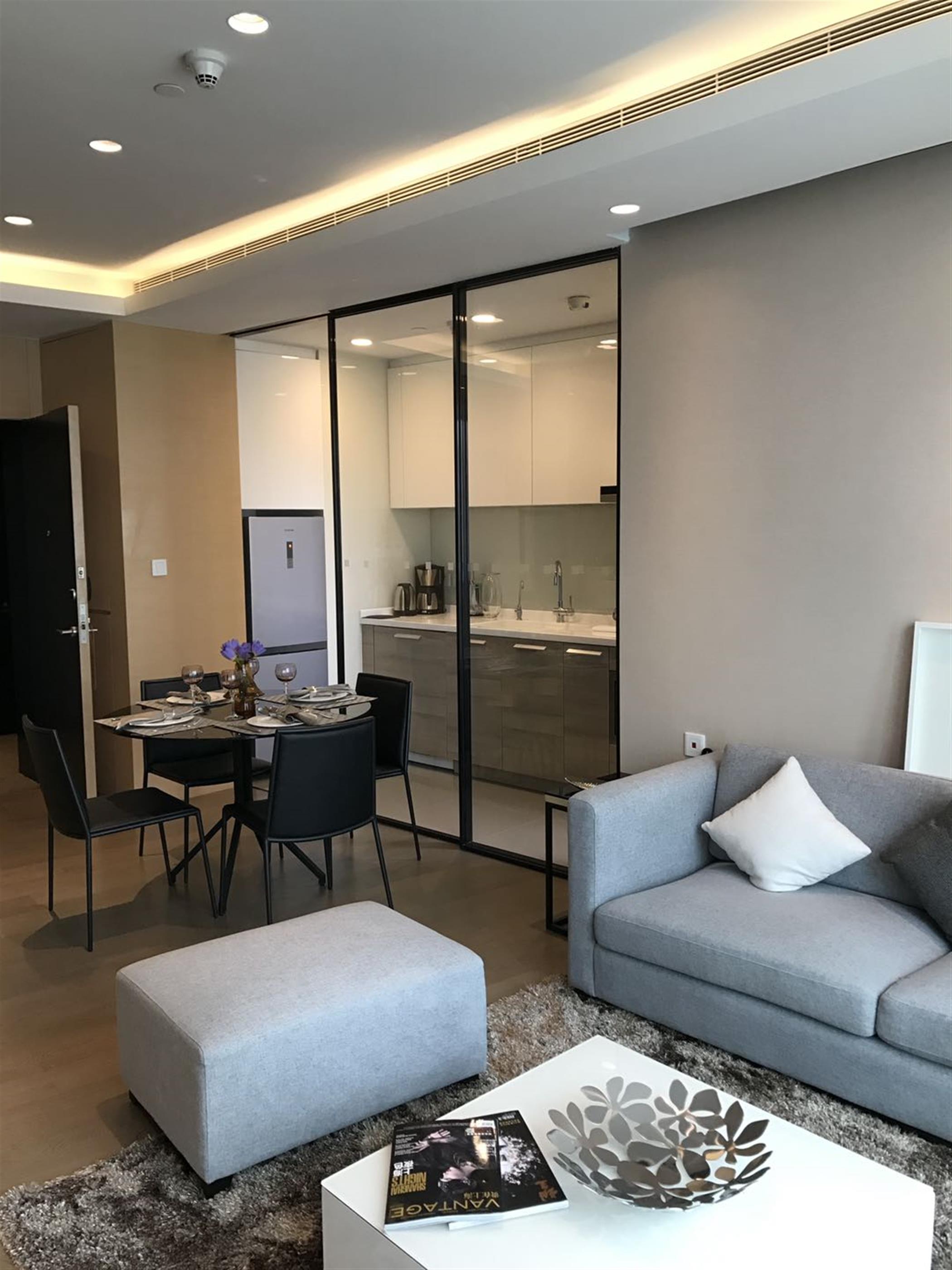 Open Living Space Chic Xintiandi 2BR Service Apartment nr LN 1/8/10/13 for Rent in Shanghai