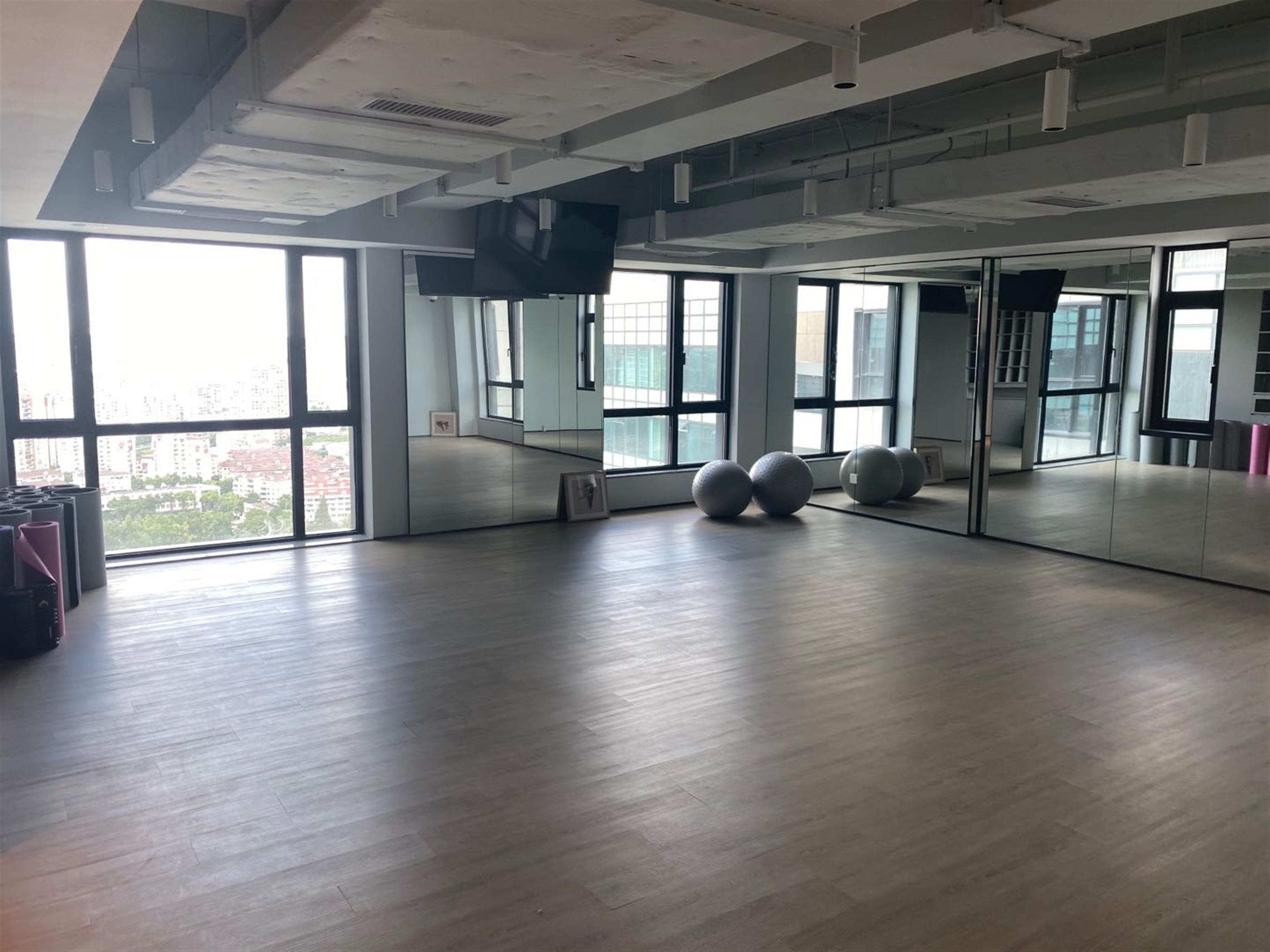 Yoga dance studio Modern Zhongshan Park 1BR Service Apartment nr LN 2/3/4 for Rent in Shanghai