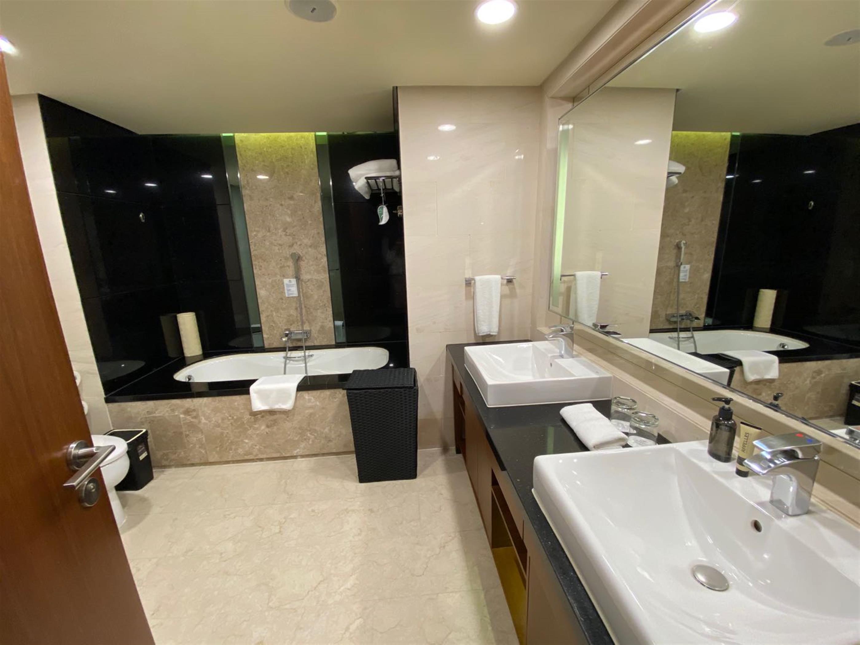 Master Bathroom Deluxe Huaihai Rd 2BR Service Apartments nr LN 1 for Rent in Shanghai