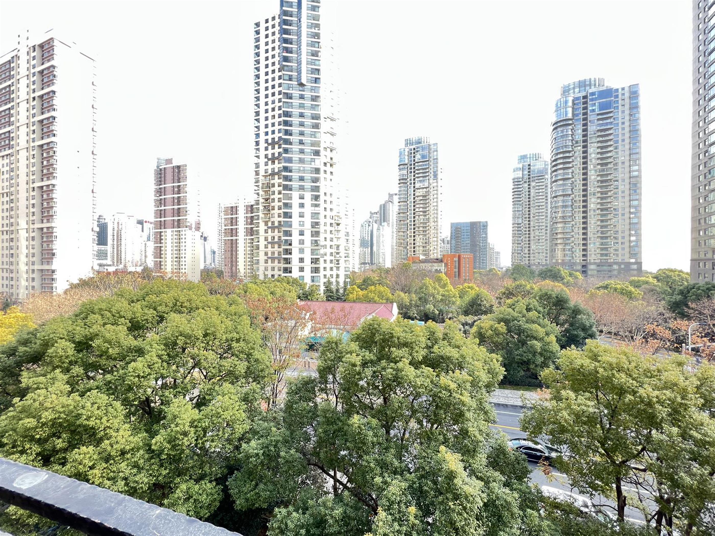 Marvelous View Spacious Modern 3BR for Rent in Shanghai’s LuJiaZui Yanlord Gardens