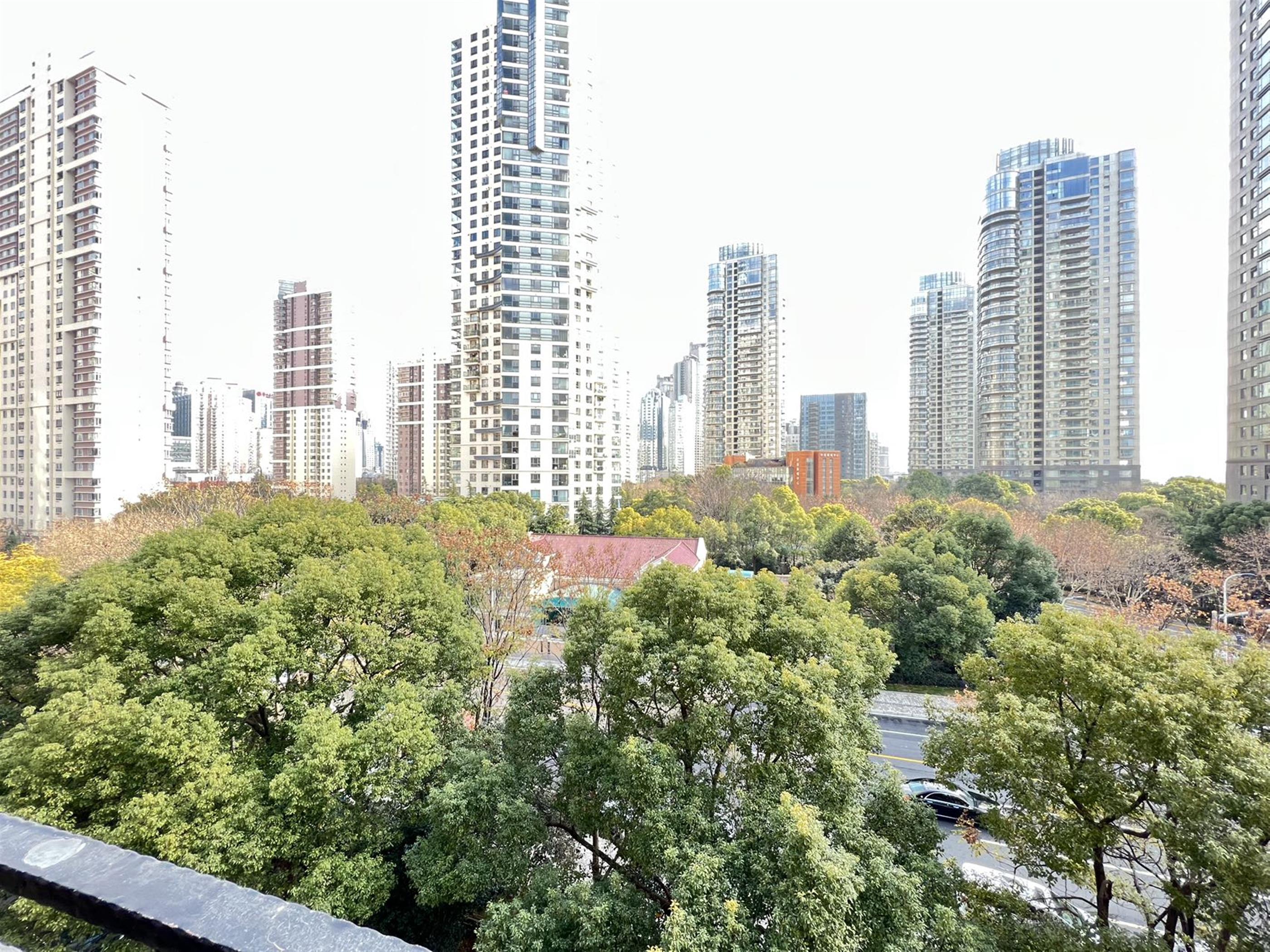 Marvelous View Spacious Modern 3BR for Rent in Shanghai’s LuJiaZui Yanlord Gardens