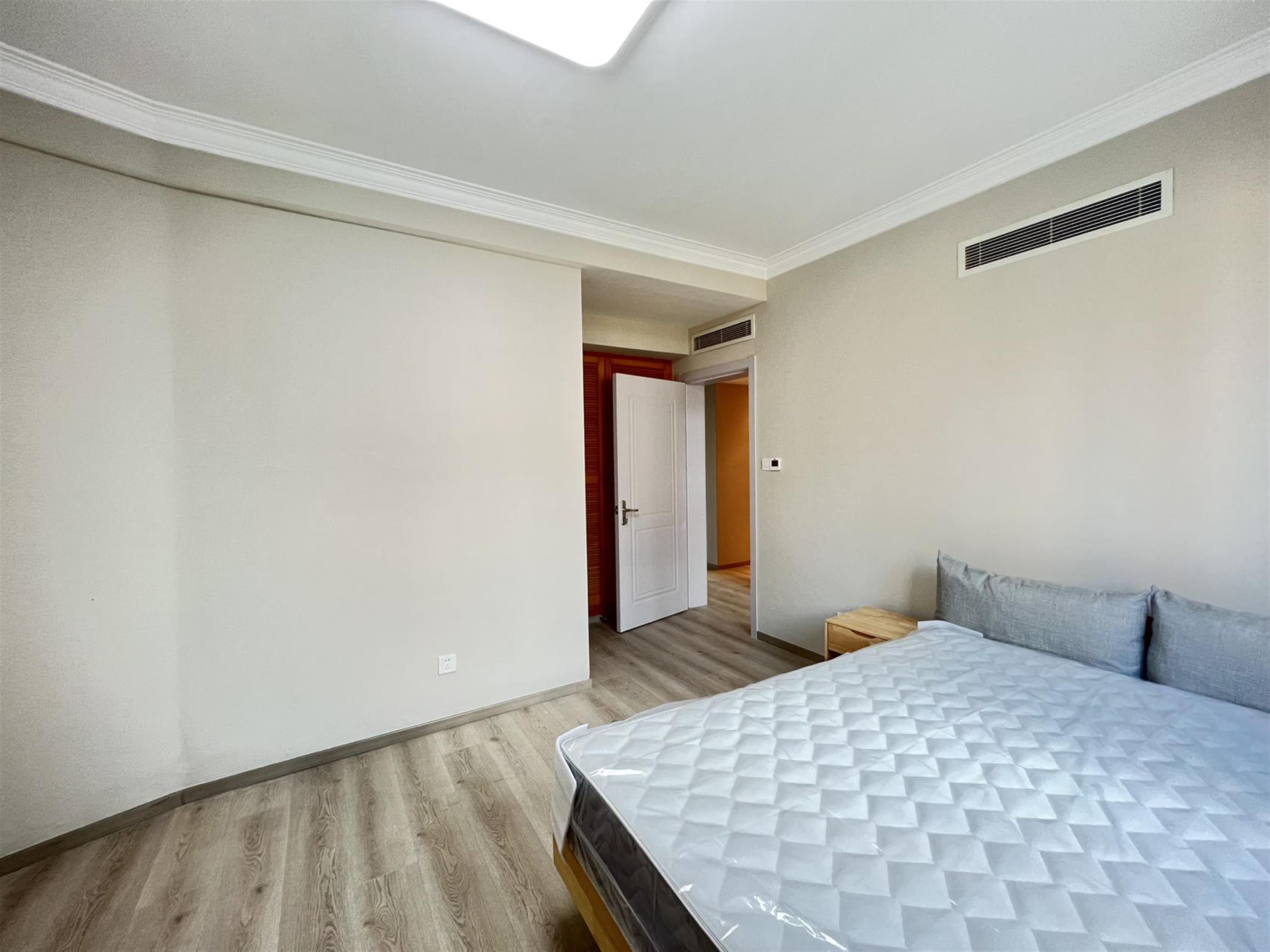 Bedroom 2 Spacious Modern 3BR for Rent in Shanghai’s LuJiaZui Yanlord Gardens