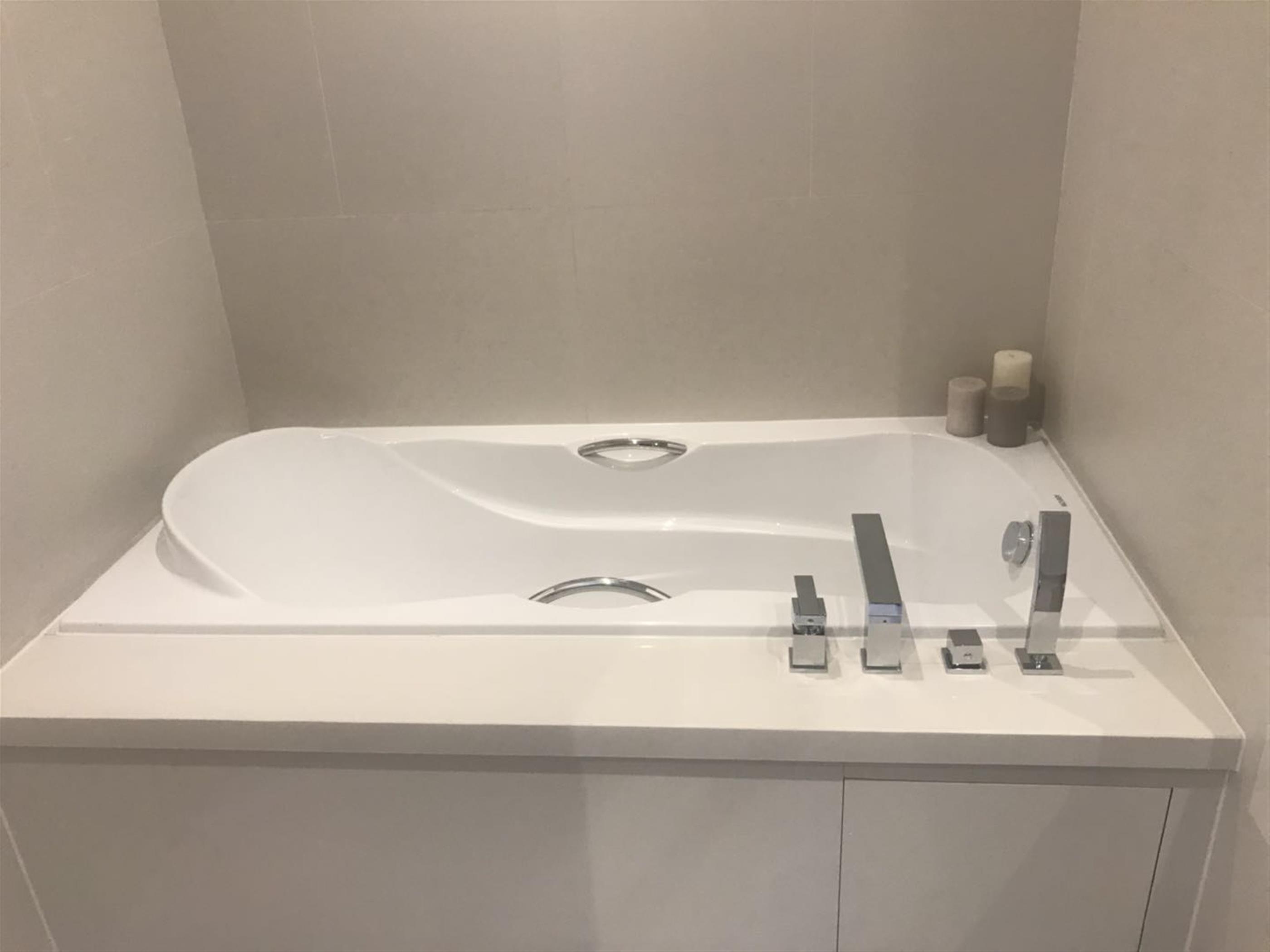Bathroom with tub New Bright Convenient 2BR Putuo Service Apartments nr LN 13/15 for Rent in Shanghai