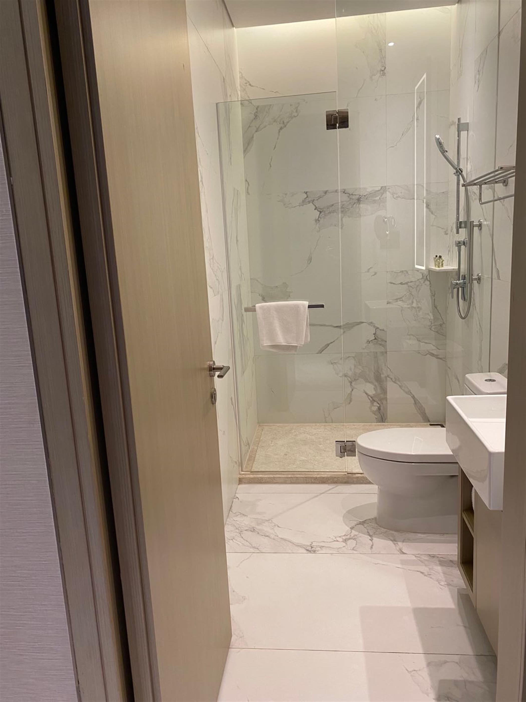en-suite bathroom New Bright Convenient 2BR Hongqiao Service Apartments nr Hongqiao Hub in Shanghai