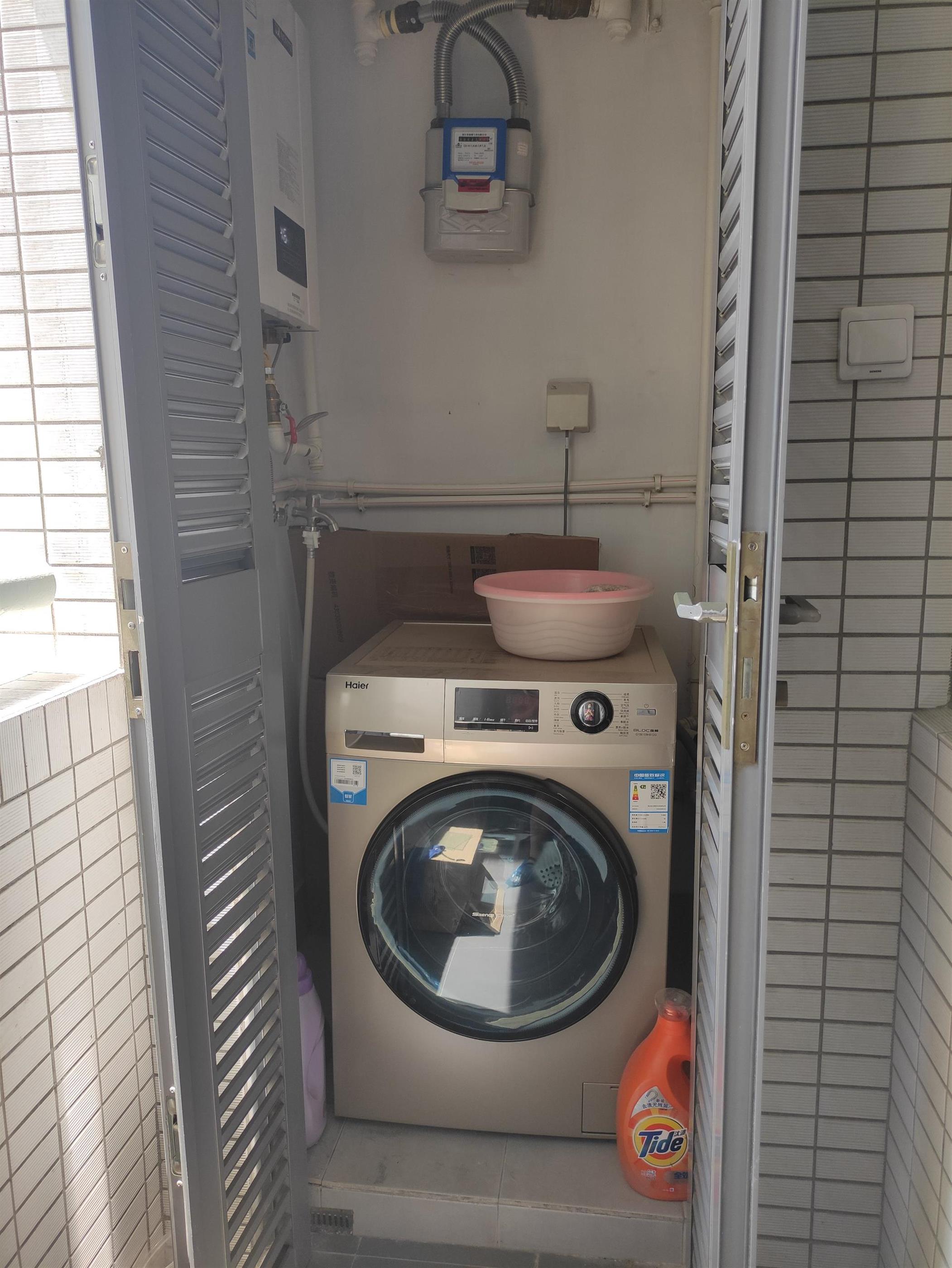laundry area Fantastic 3BR Summit Apt for Rent in Downtown FFC Shanghai