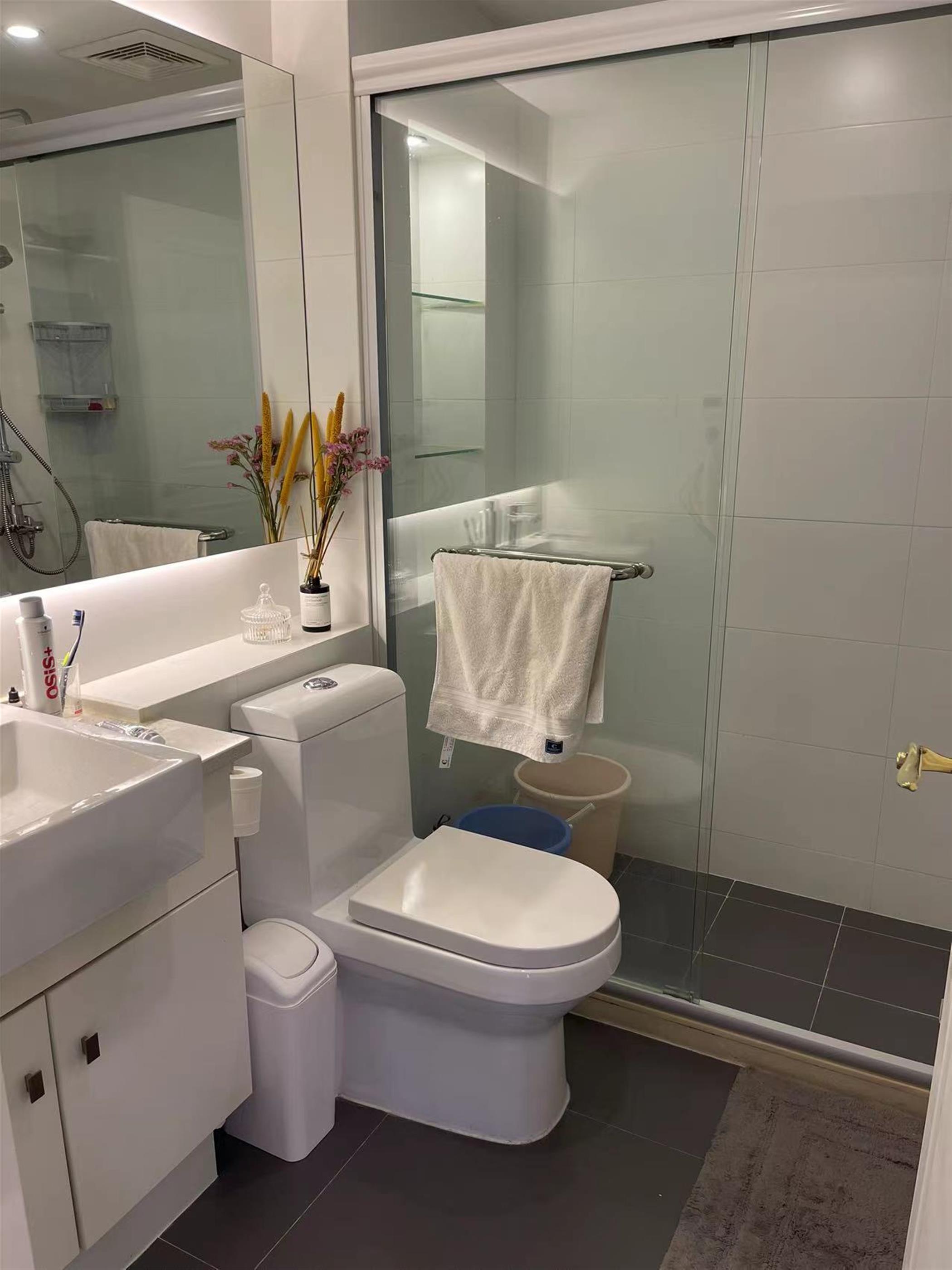 2nd bathroom Fantastic 3BR Summit Apt for Rent in Downtown FFC Shanghai