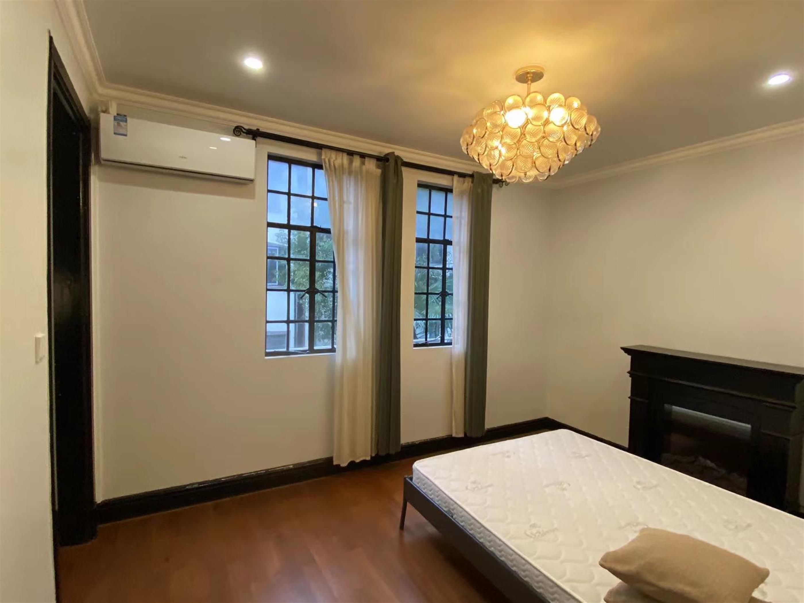 Large bedroom Classic 1BR FFC Apartment for Rent in Shanghai