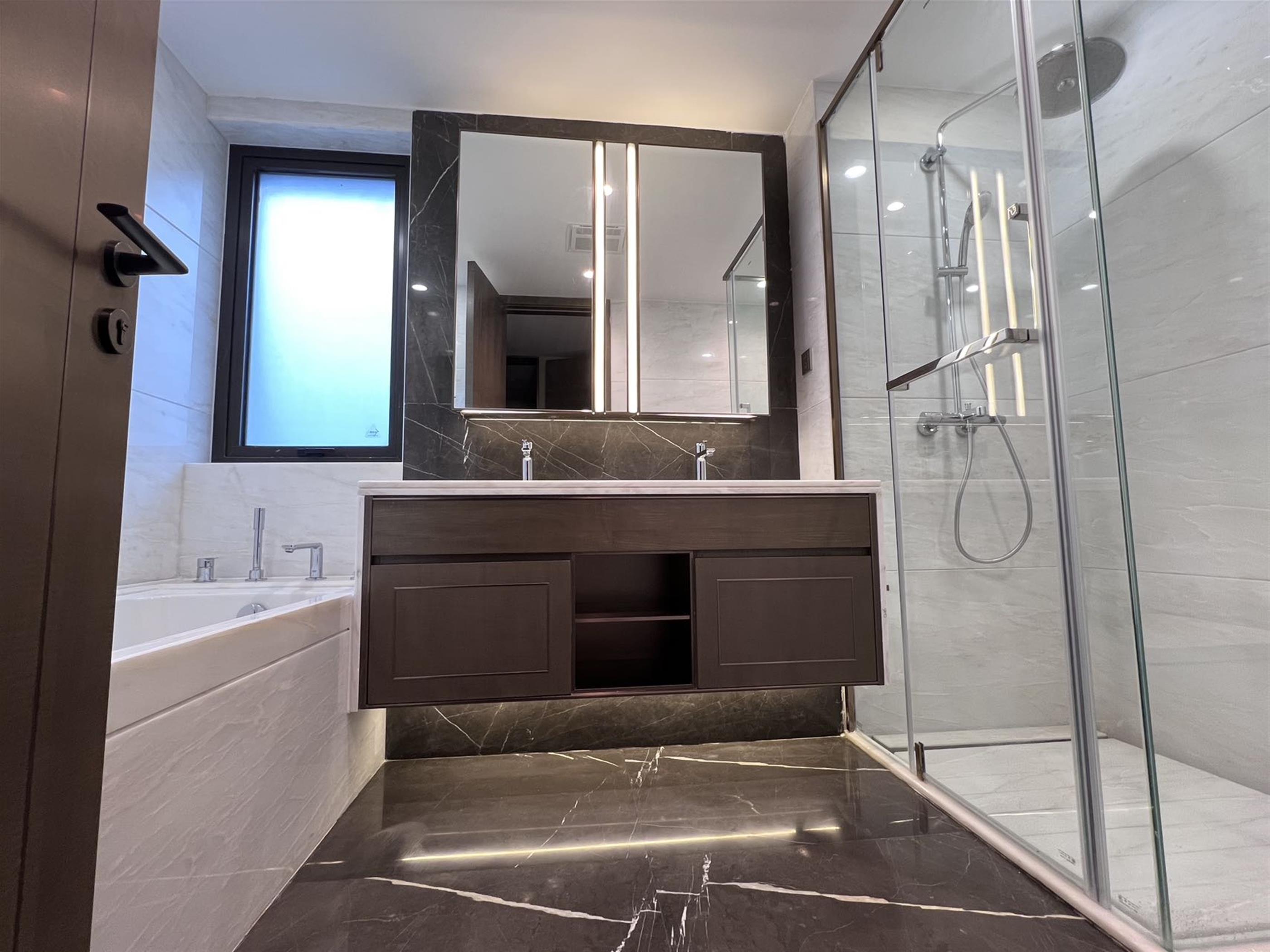 bath tub Brand New Luxurious 4BR Apartment in Chinatown Complex for Rent in Shanghai