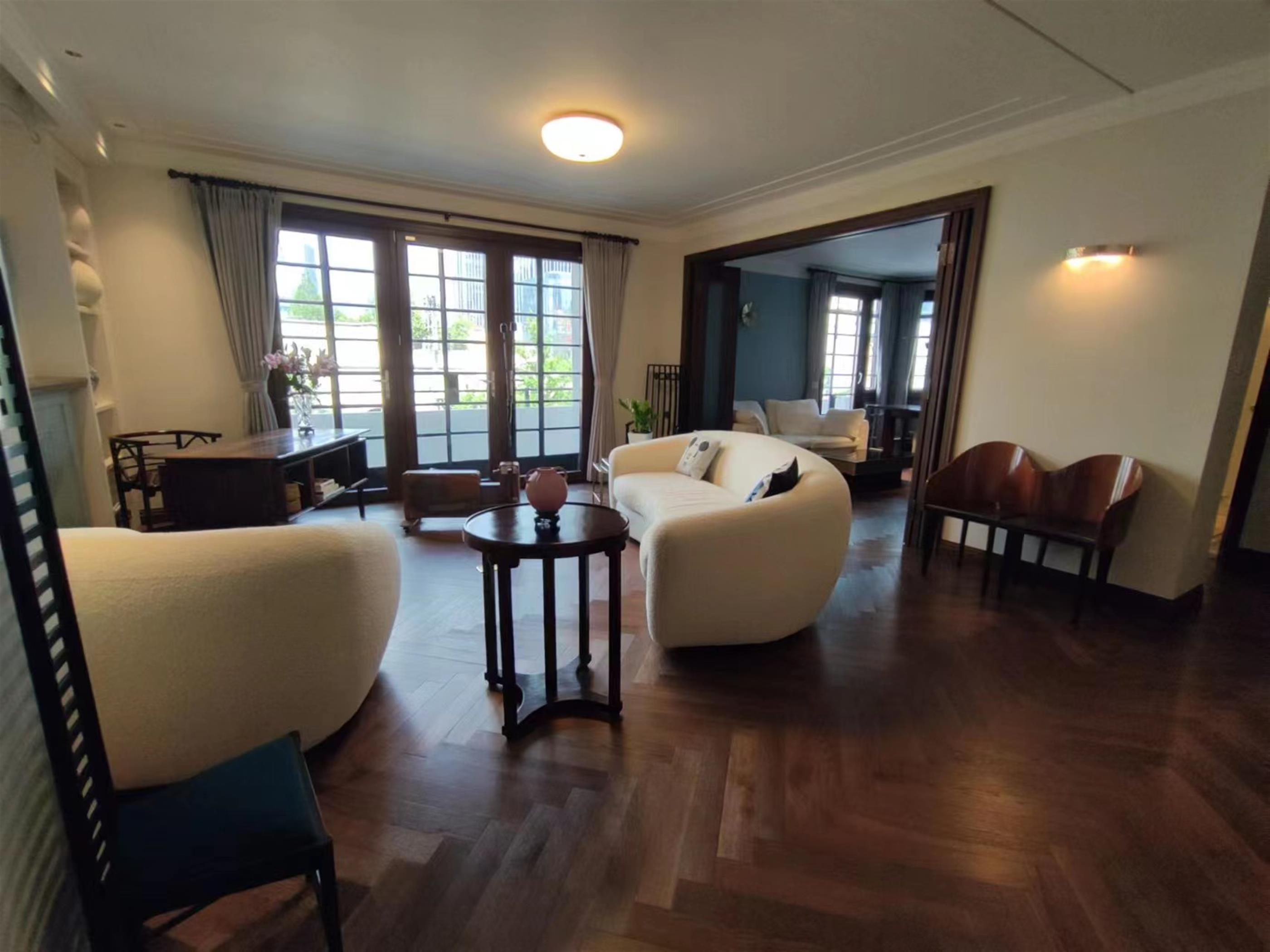 Gorgeous parquet floors Luxury Spacious Modern 3BR Apartment for Rent in Shanghai