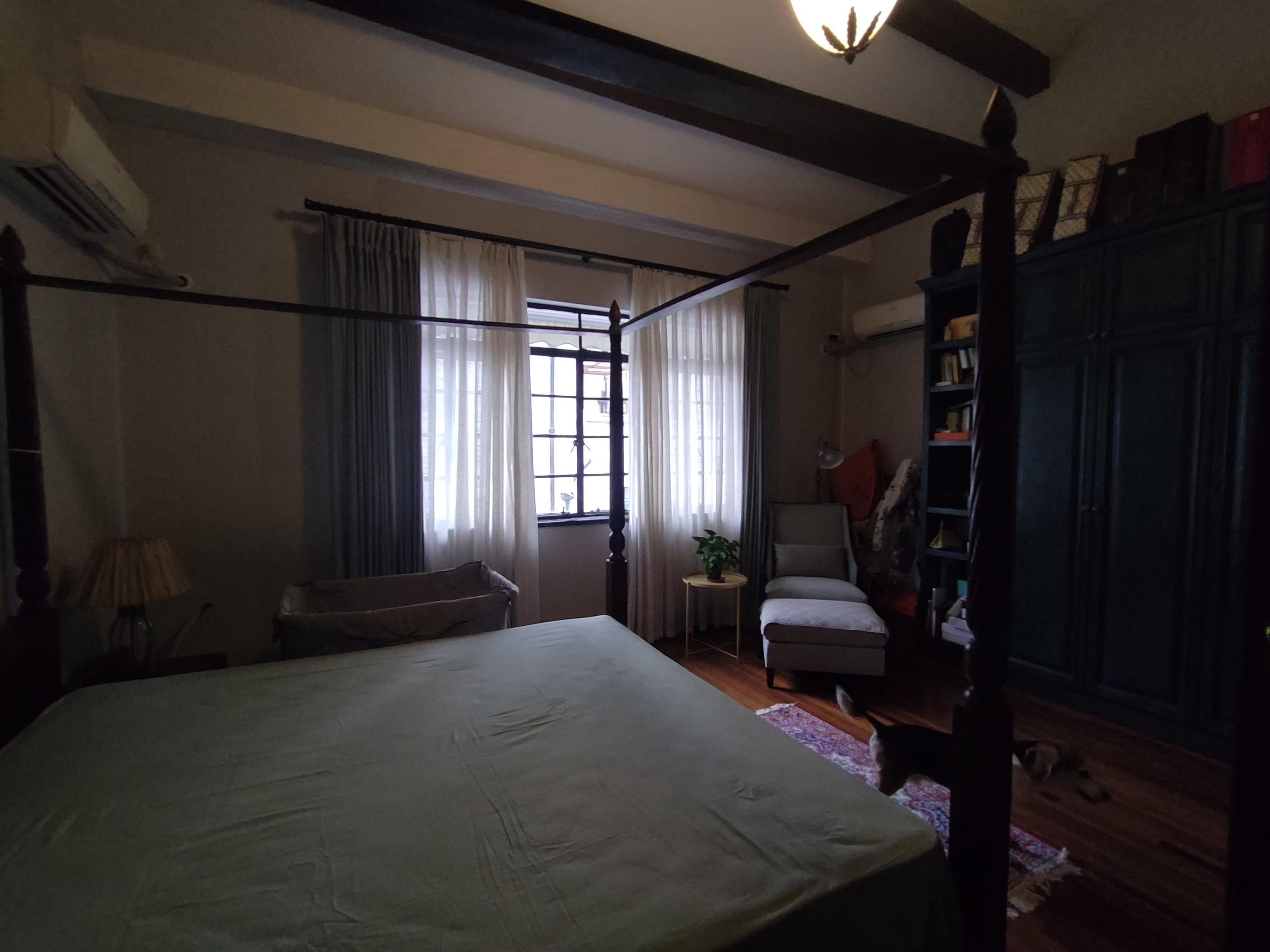 BedRoom *** For Sale *** 3-Floor 5-Room Nanjing W Rd Lane House in Shanghai