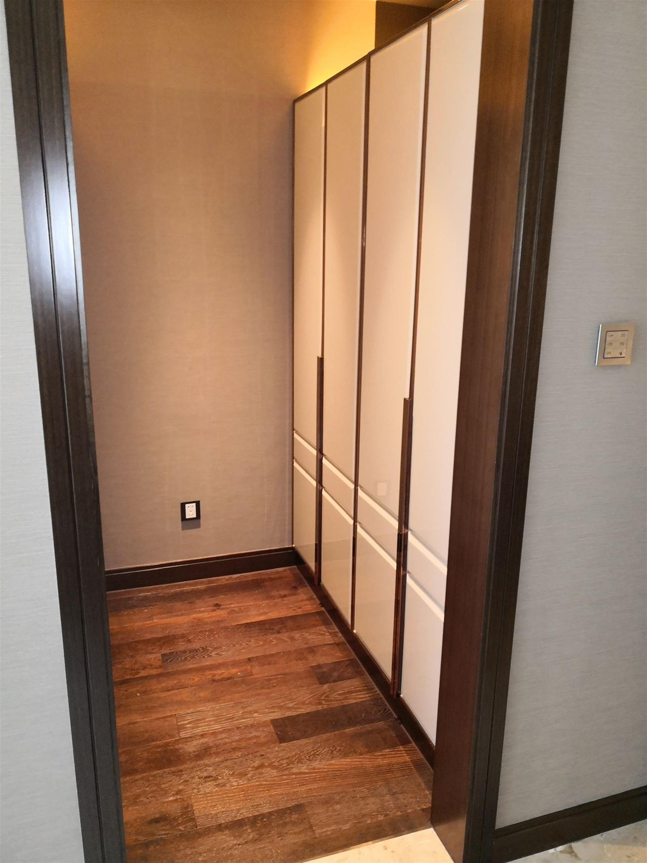 walk-in closet Deluxe Spacious Classic 3BR Apartment for Rent in Shanghai’s Xintiandi Neighborhood