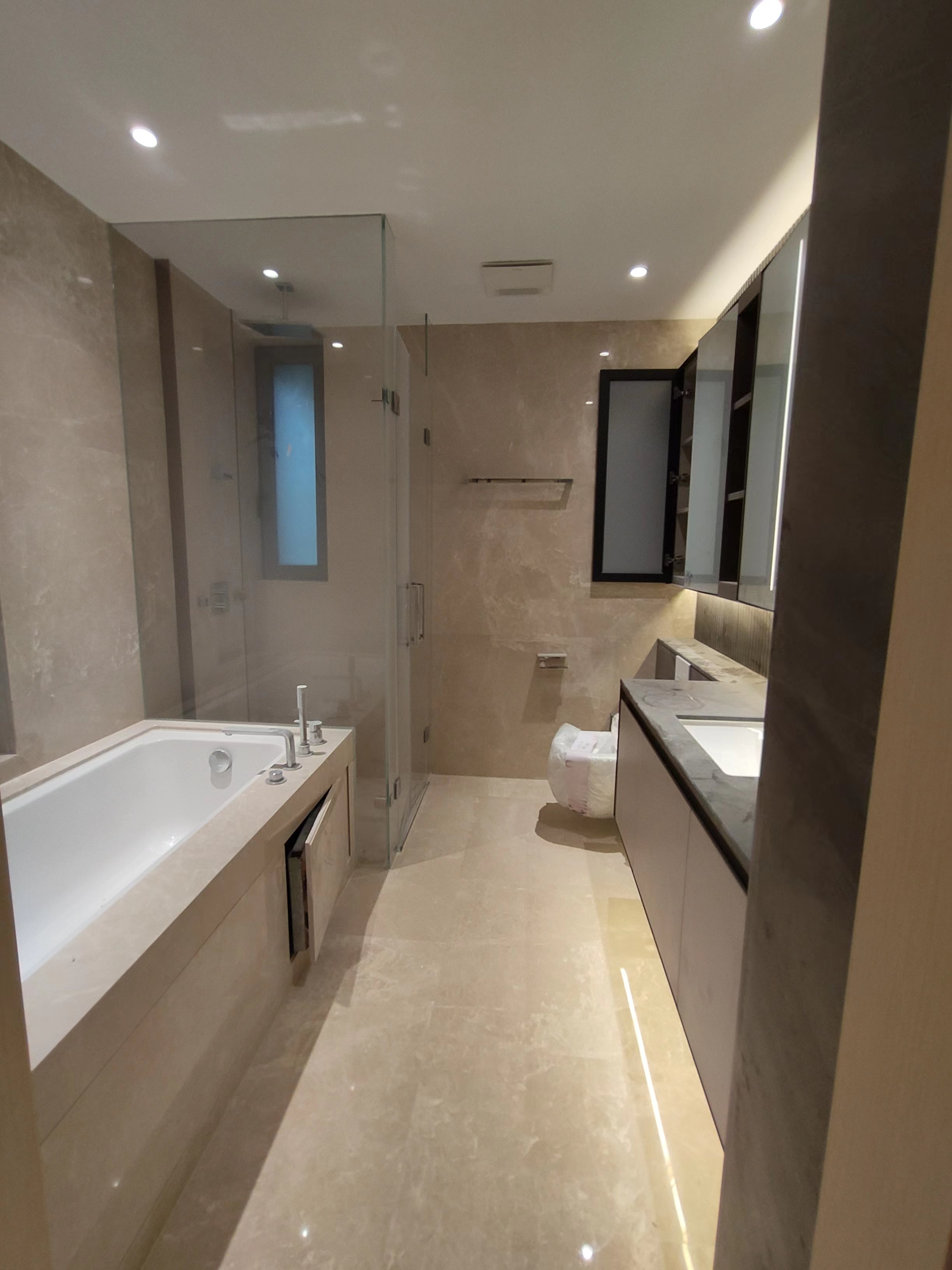 bathtub Brand-new High-end 3BR Riverside Apartment for Rent near Shanghai’s Lujiazui