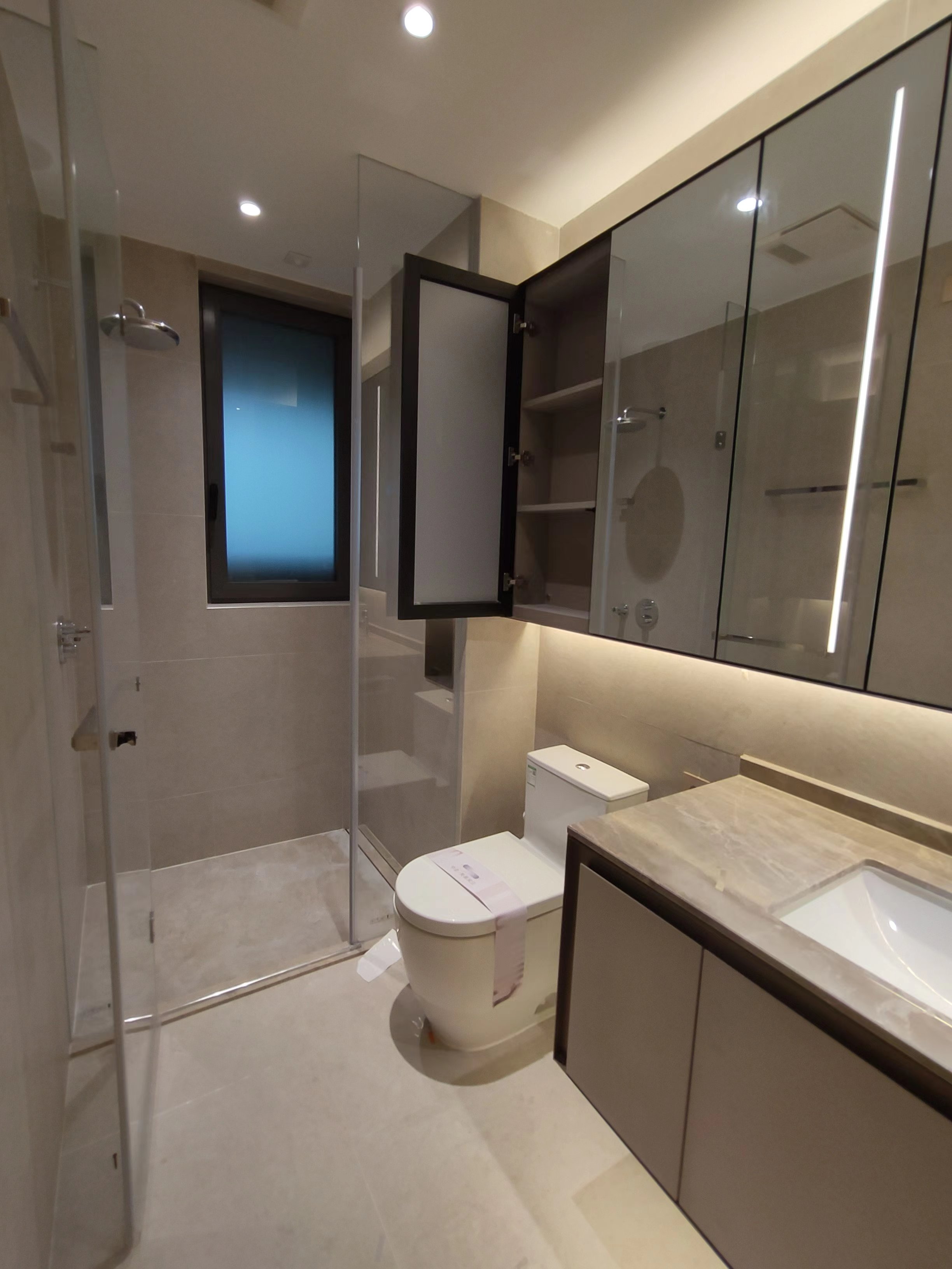 guest bathroom Brand-new High-end 3BR Riverside Apartment for Rent near Shanghai’s Lujiazui