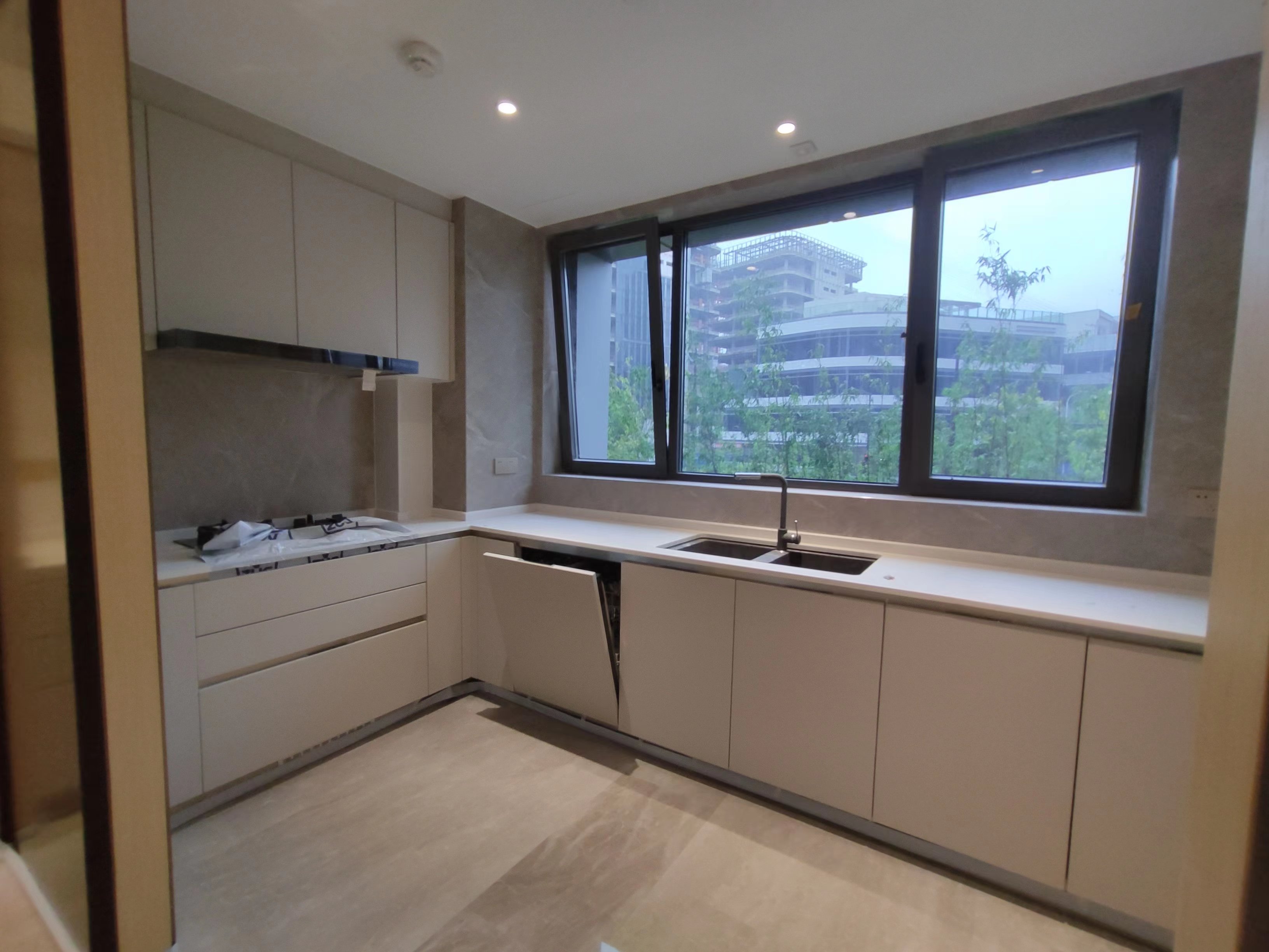 Chinese kitchen Brand-new High-end 3BR Riverside Apartment for Rent near Shanghai’s Lujiazui