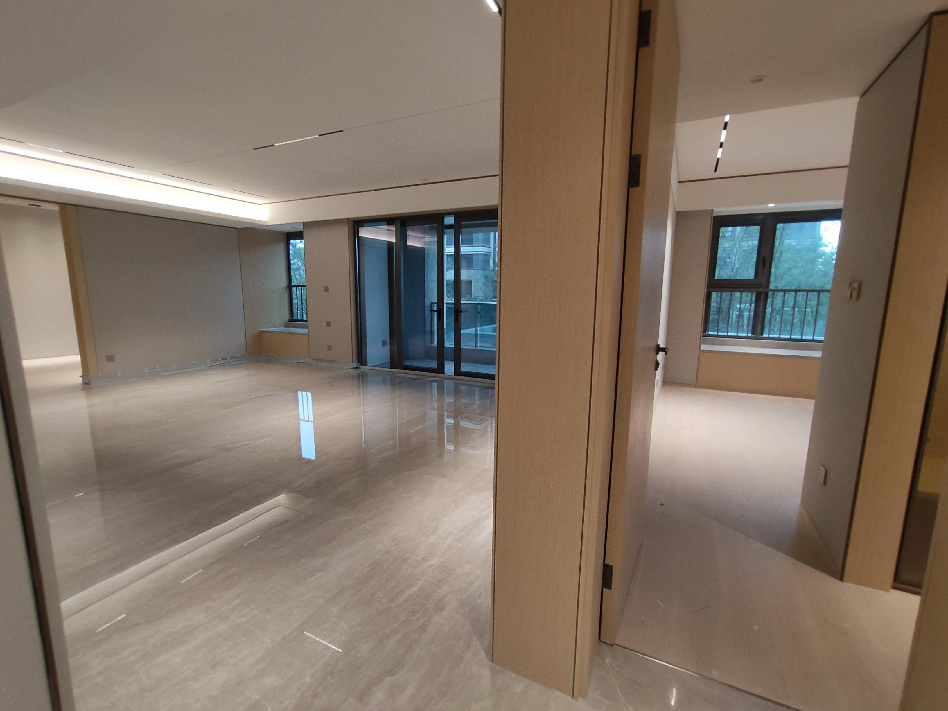 Big rooms Brand-new High-end 3BR Riverside Apartment for Rent near Shanghai’s Lujiazui