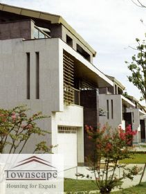 picture 1 villa with basement in the International School in Thomson R