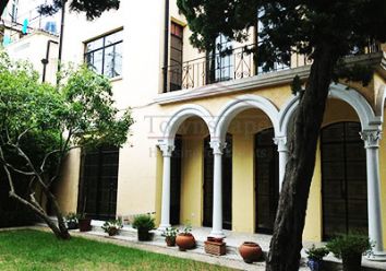 picture 1 5BR villa with beautiful interior and a private garden