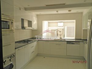 Large Villa w Floor Heating and Garden in Honqiao Golf Villa