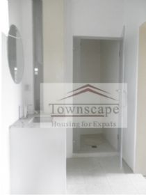 picture 2 Unfurnished Bright 100sqm apt near metro line 10