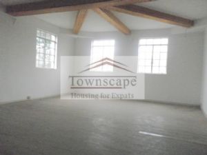 Unfurnished Bright 100sqm apt near metro line 10