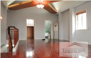 <b>Big house 3fl 270sqm and balcony close to metro line 1</b>