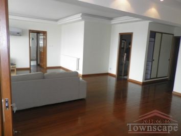 picture 2 Charming 3BR apt near metro line 1