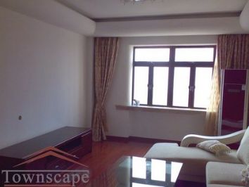 picture 2 Spacious 3br apt with balcony and high ceiling