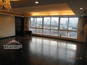 Newly Redecorated Brightly Lit Apartment in Mingyuan Plaza