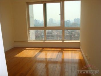 picture 4 Bright and spacious 3BR apt with balcony