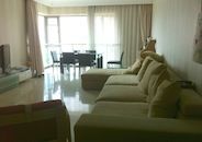 Modern 2br apartment overlooking gardens