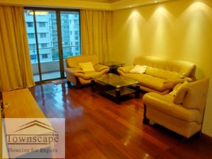 Great 3bedroom next to West Nanjing Road.