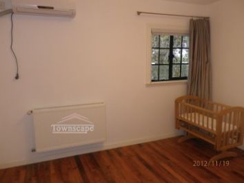 picture 3 Bright Large Remodelled Old House for rent to expats