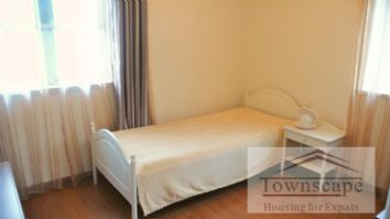 picture 1 Renovated 3bdr 100sqm apartment+balcony near huashan Rd