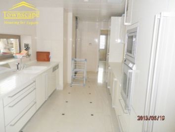 executive housing in shanghai Huge 400sqm apt with balcony in Tomson Garden