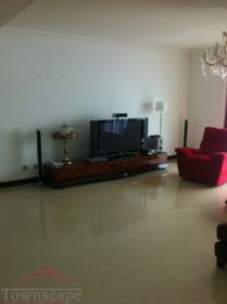 picture 5 Huge 330sqm 3BR apt with balcony