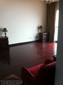 picture 7 Huge 330sqm 3BR apt with balcony