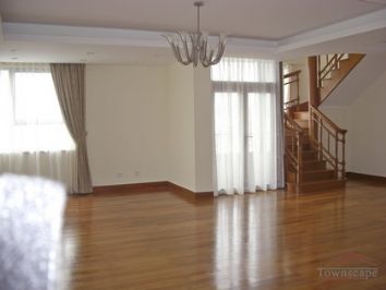 picture 1 4BR duplex apt with brand new furniture
