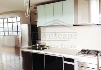 picture 7 Spacious and modern 4BR apartment in renovated building