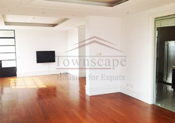 picture 10 Spacious and modern 4BR apartment in renovated building