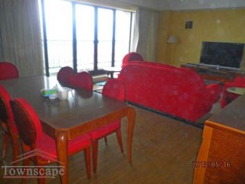 picture 2 Huge 3BR apartment near lines 1 and 9