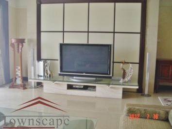 picture 1 Beautiful and spacious 4BR with huge balcony near People Squ